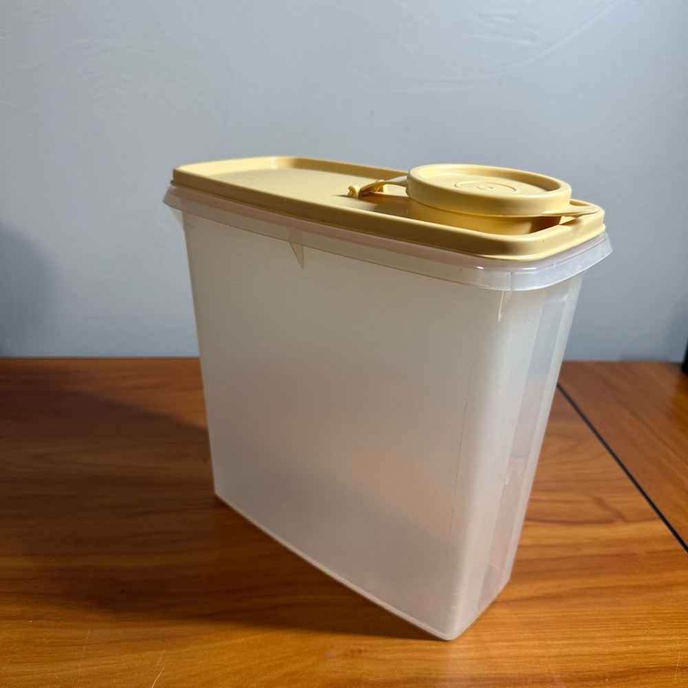 Vintage Tupperware‎ Cereal Keeper Container Almond 471-10 Flip-top Seal